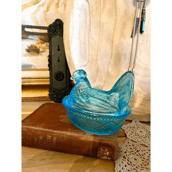 Mosser Glass Blue Hen on Nest – LG Wright Mold – Split Tail – Woven Nest Covered - Picture 1 of 5